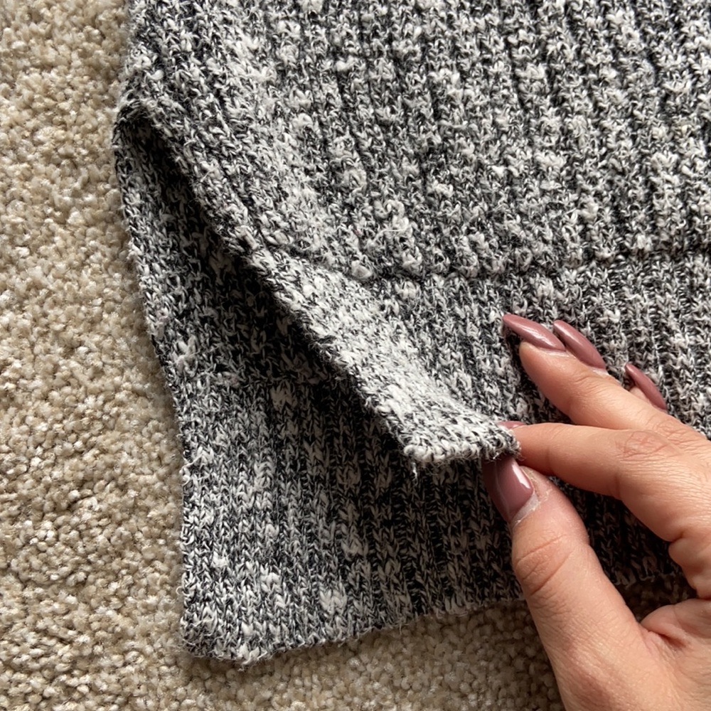V-Neck Ribbed Sweater - Picture 3 of 6